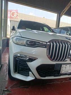 بی ئێم دەبڵیو X7
